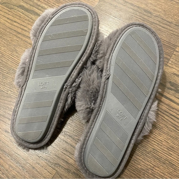 LOFT Slipper Sandals Faux Fur Twist gray Casual Neutral Cozy Soft Slides - Picture 6 of 7